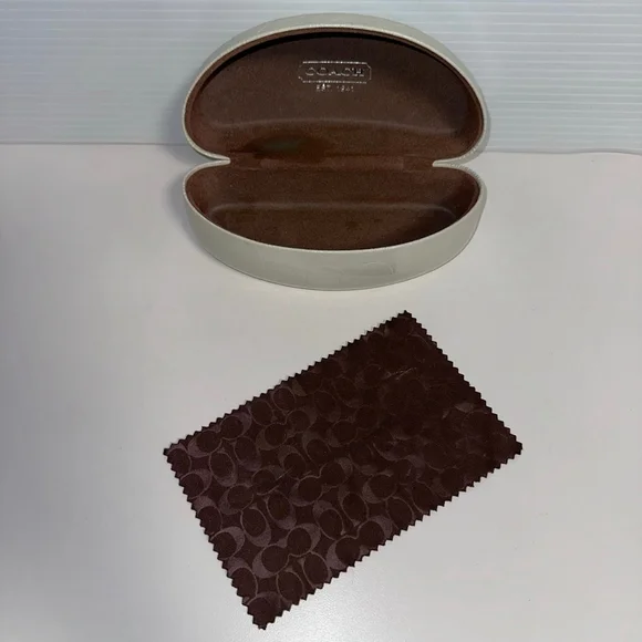 Coach Cream Beige Brown Signature Glasses Hard case
One Size Not Perfect - Picture 4 of 7